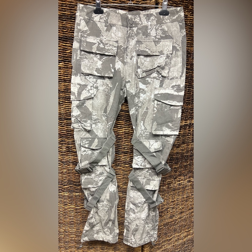 Sample Industries, Men's Camouflage Cargo Pants‎ with straps, Size: Small